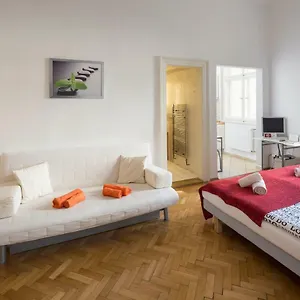 https://dusni-apartments-prague.praguehotelsweb.com
